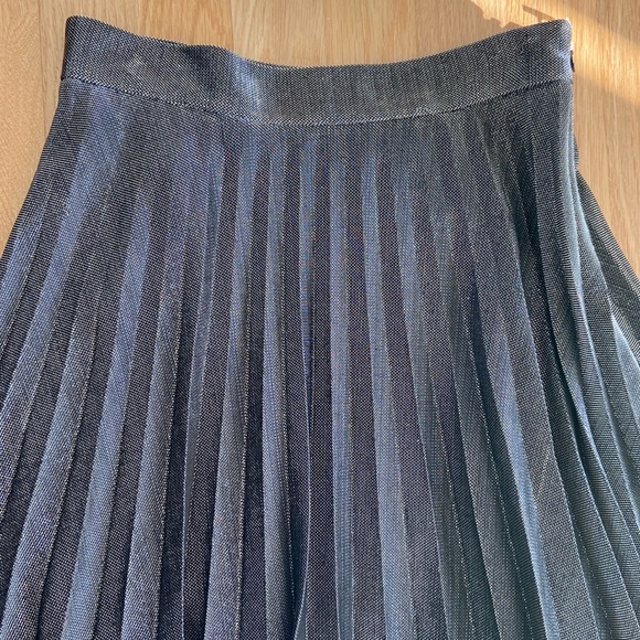 Blue Rain / Francesca,s NWT Silvery Gray Metallic Skirt - Picture 4 of 12